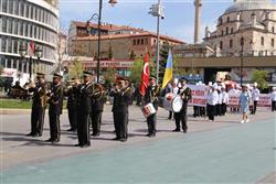 Belediye Meydanından Anıtpar'a Kortej Yürüyüşü
